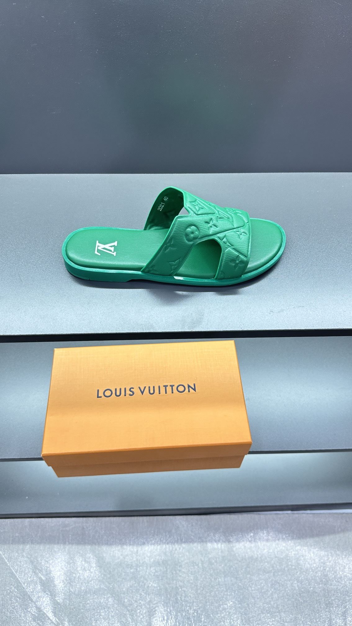 Louis Vuitton Slippers